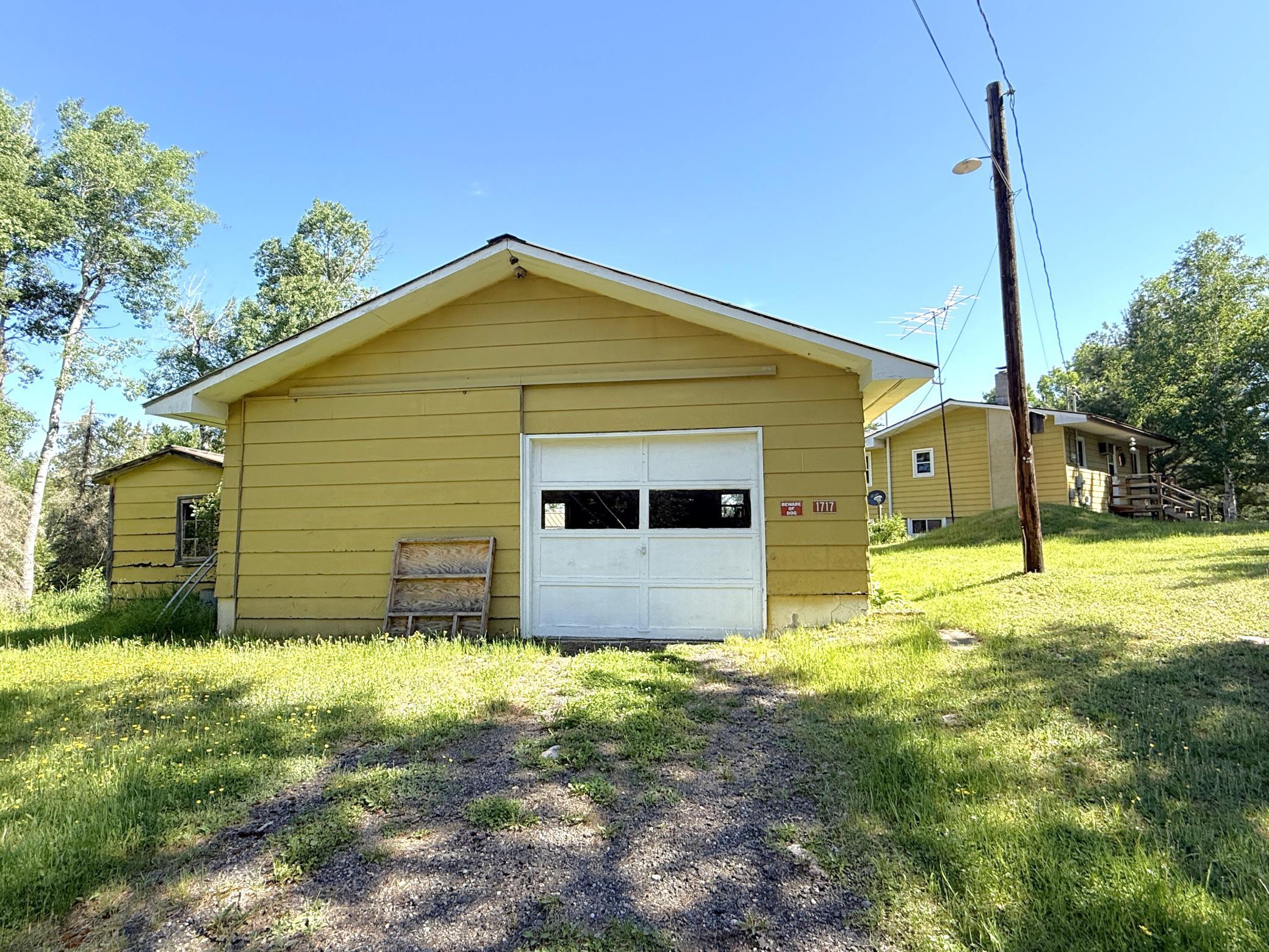 1717 Pine St Rd outside 3.JPG