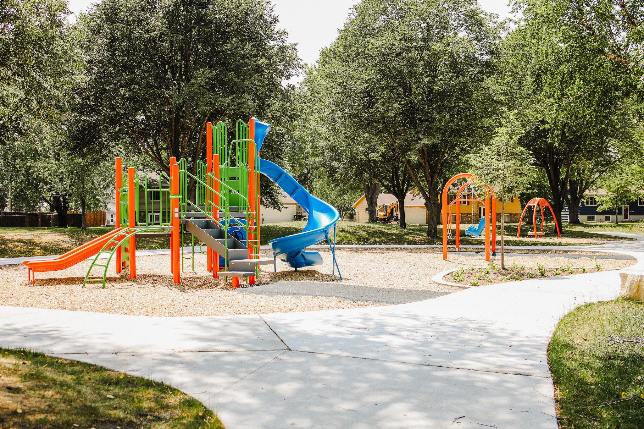 Riverwalk is where dream homes are made! Fall in love with the community pool, club house, miles of walking trails, parks, & the Mississippi river just down the street with Cloquet Overlook Park. It's a beautiful blend of city & lots of nature!!!!!!