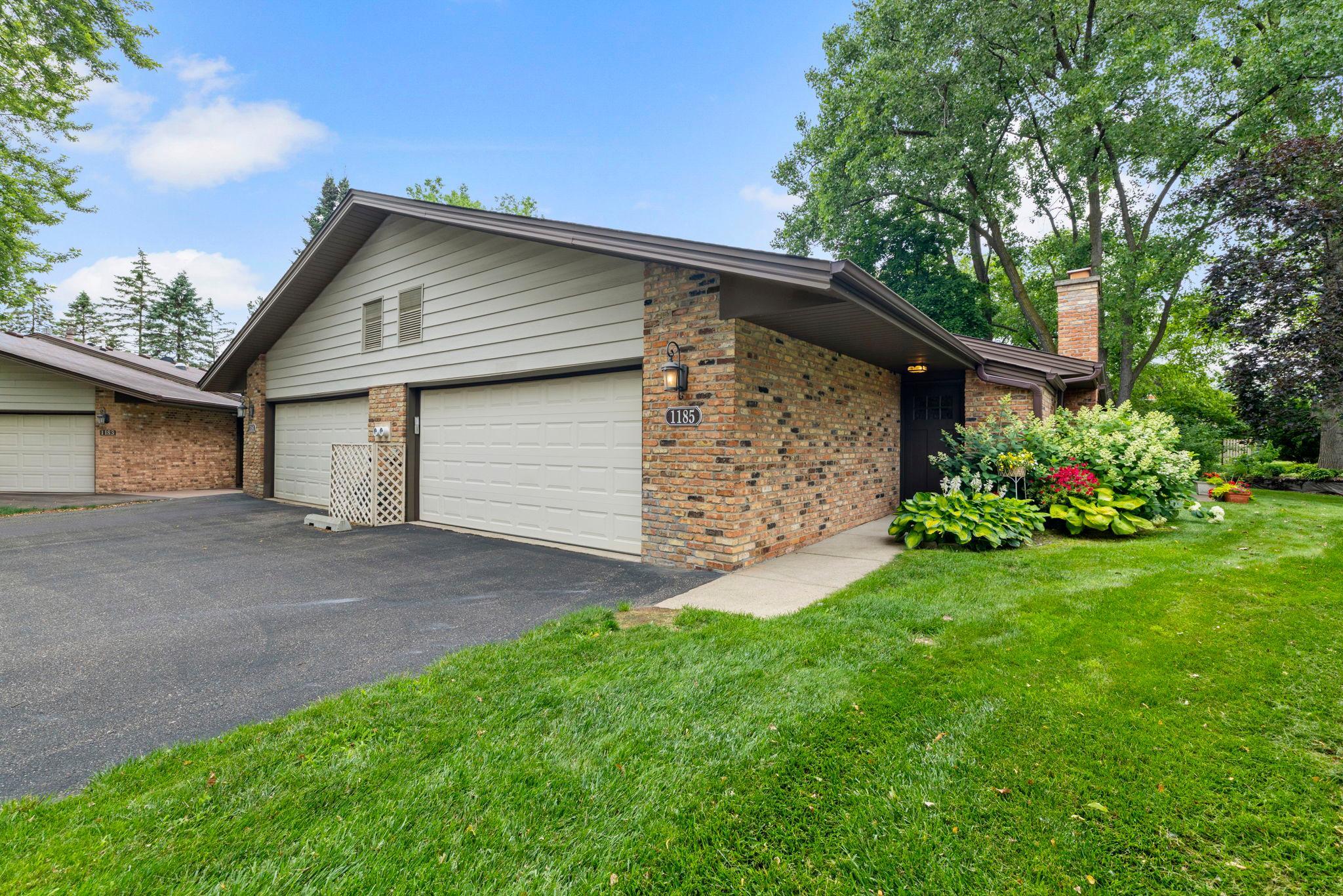 7-web-or-mls-1185 Weston Ln N-177.jpg