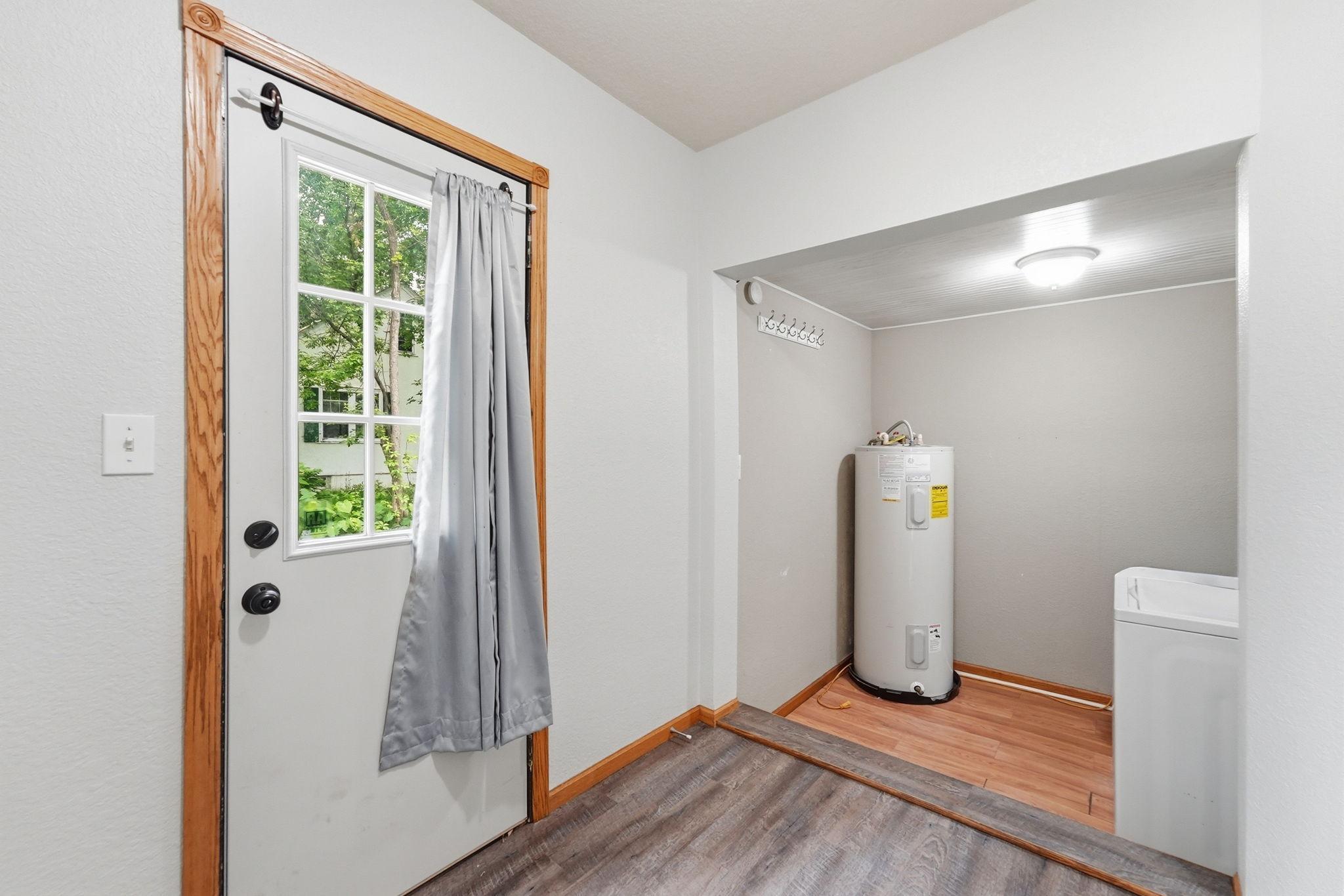 Side entry/laundry