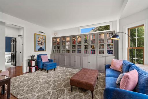 Sitting room off foyer