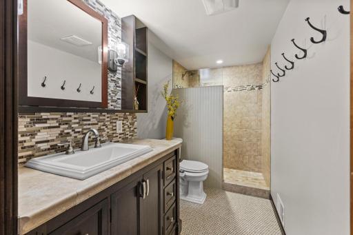 Lower-level 3/4 bathroom