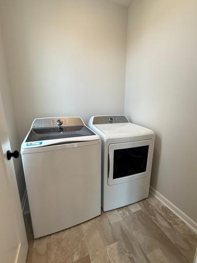 The included washer and tucked in adjacent to the pantry make cooking and washing a breeze.