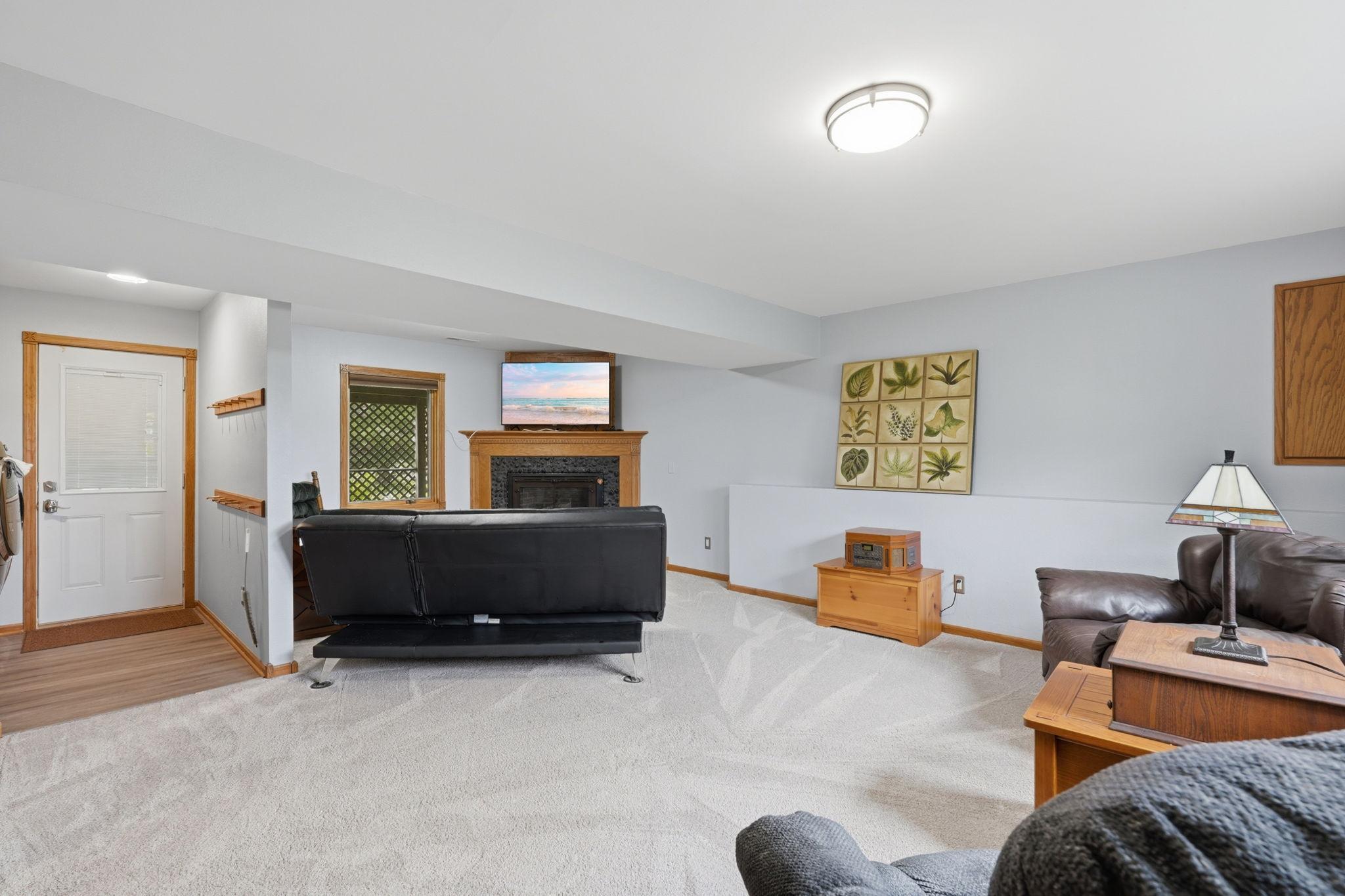 Lower Level w/walkout