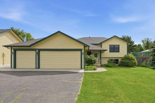 483 Prairie Lane, Hudson, WI 54016