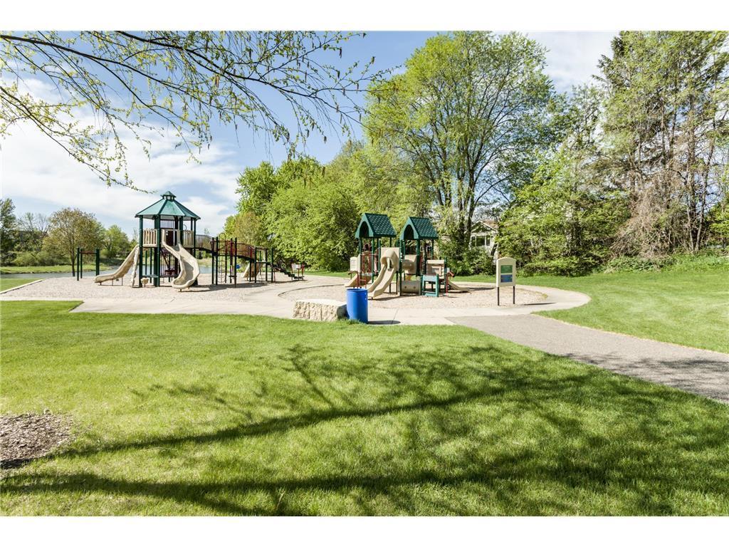 Broadmoor Park playground and picnic tables
