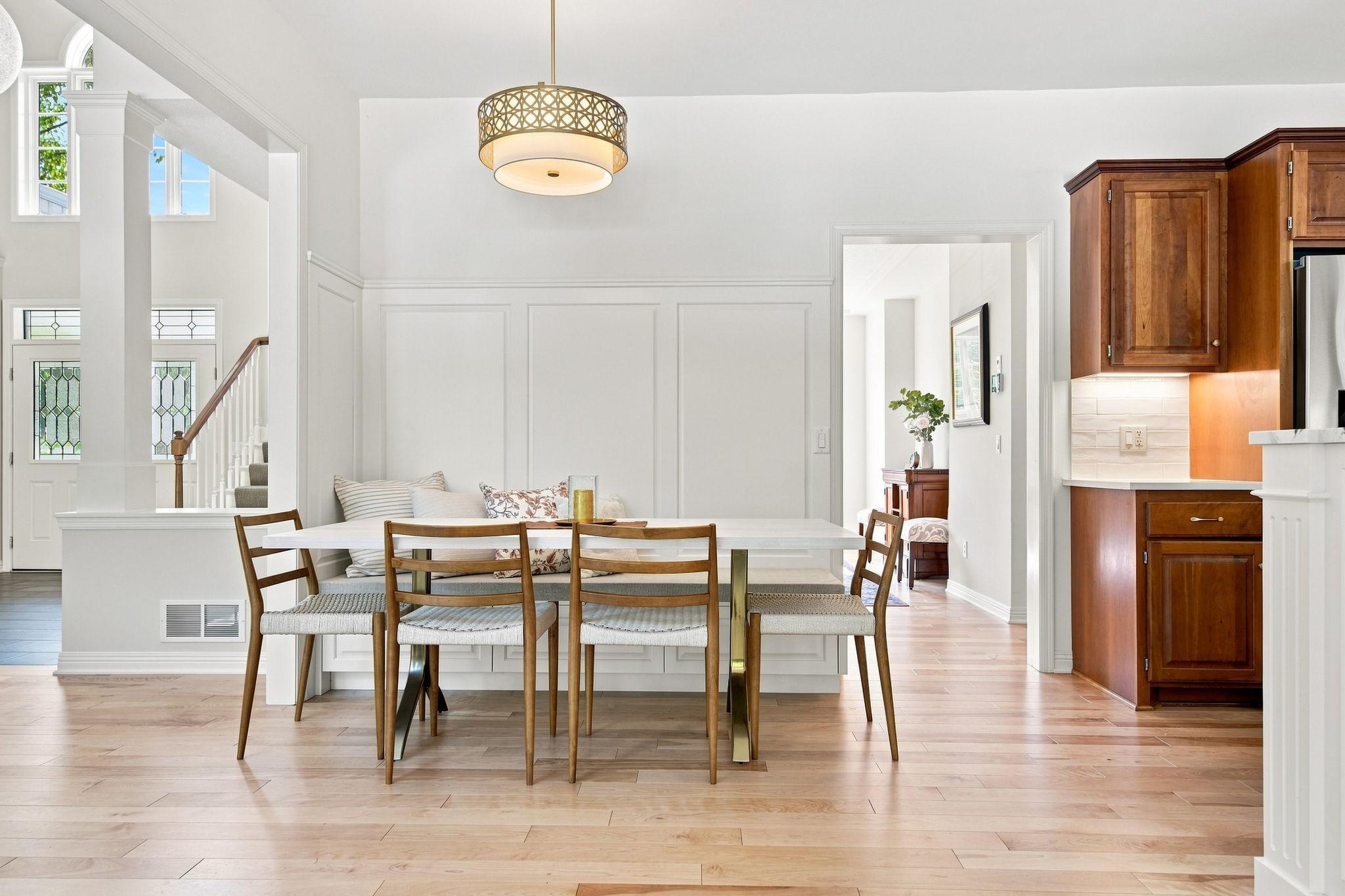 Closeup of the Wains coating and fabulous Breakfast Nook