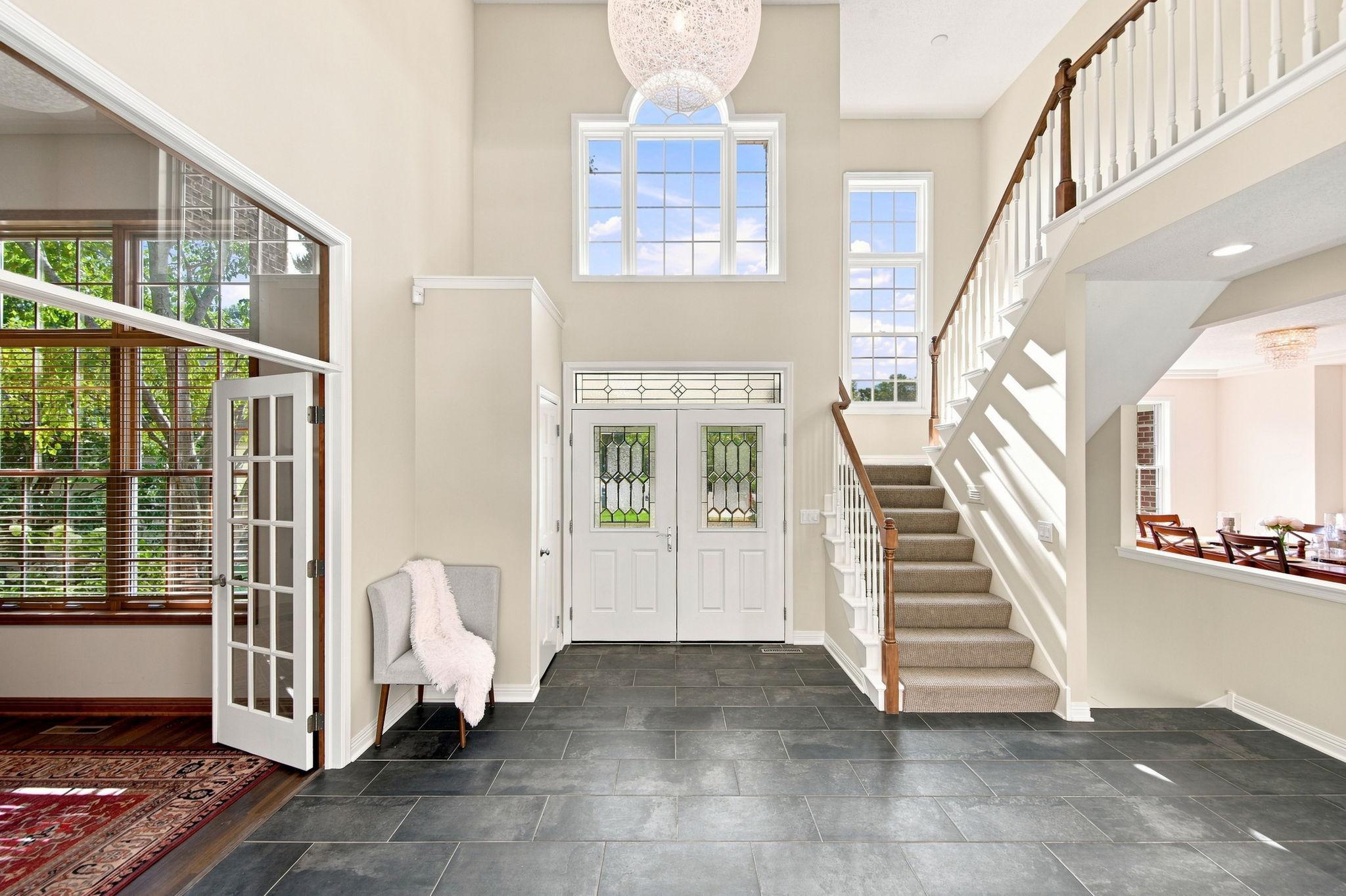 Magnificent spacious Foyer
