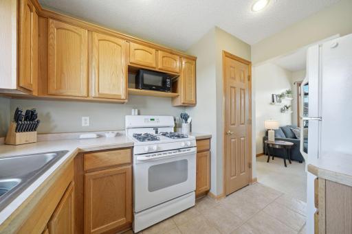 1051 Prairie Ridge Lane, Lester Prairie, MN 55354