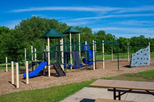 Riverwalk is where dream homes are made! Fall in love with the community pool, club house, miles of walking trails, parks, & the Mississippi river just down the street with Cloquet Overlook Park. It's a beautiful blend of city & lots of nature!!!!!!