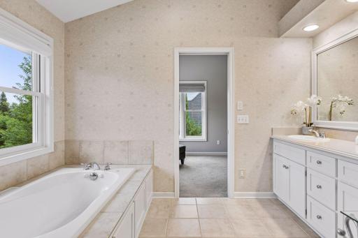3300 Crestmoor Bay, Woodbury, MN 55125