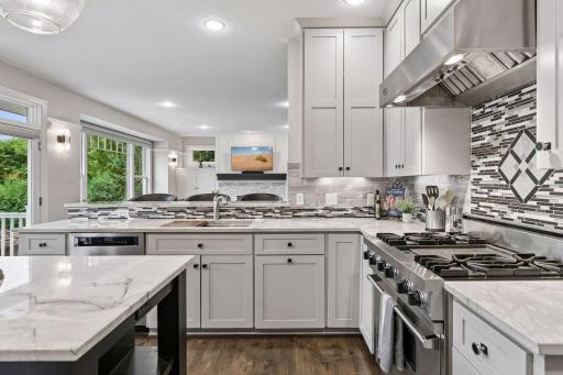 3300 Crestmoor Bay, Woodbury, MN 55125