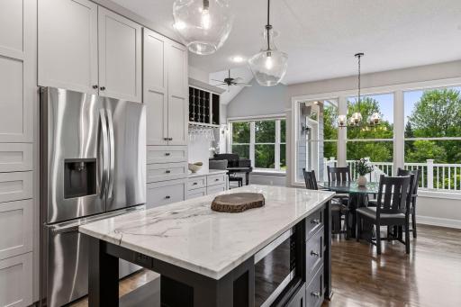 3300 Crestmoor Bay, Woodbury, MN 55125