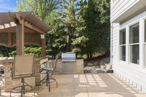 3300 Crestmoor Bay, Woodbury, MN 55125