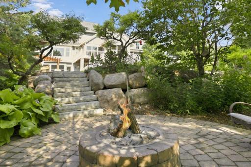 3300 Crestmoor Bay, Woodbury, MN 55125