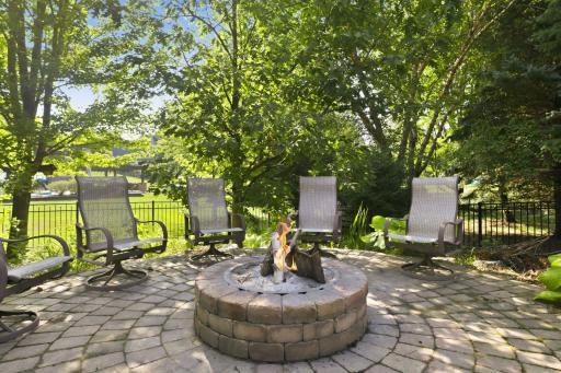 3300 Crestmoor Bay, Woodbury, MN 55125