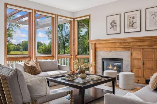 The marsh is nature's art. Calm and quiet. Relax and enjoy the fire in the gas fireplace.