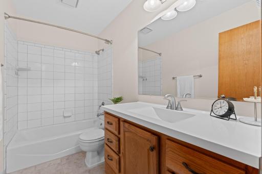2457 Broadway Avenue S, A, Rochester, MN 55904