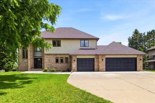 5900 Otter Ridge Circle, White Bear Lake, MN 55110