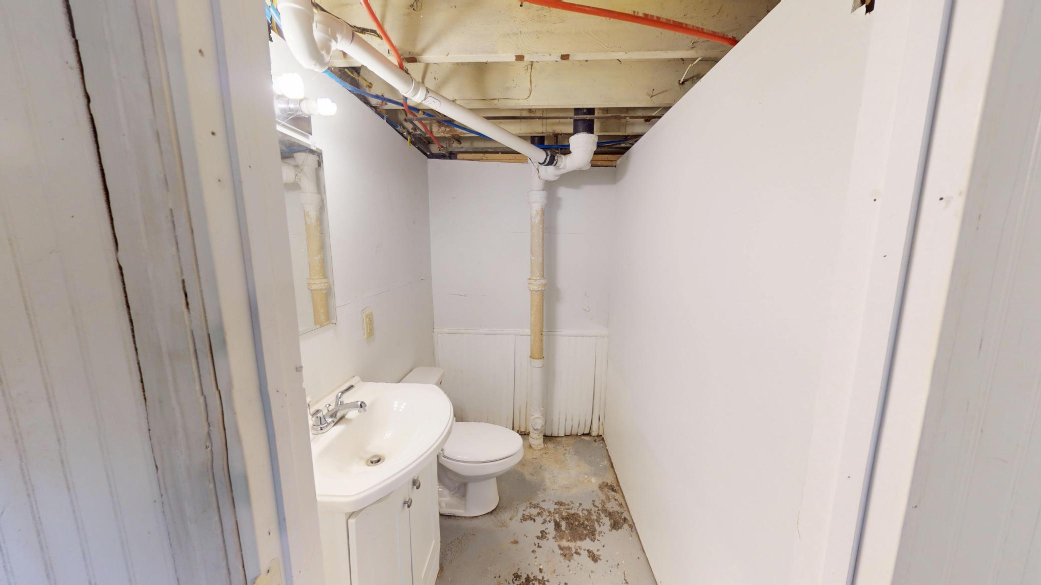 Basement 1/2 bath