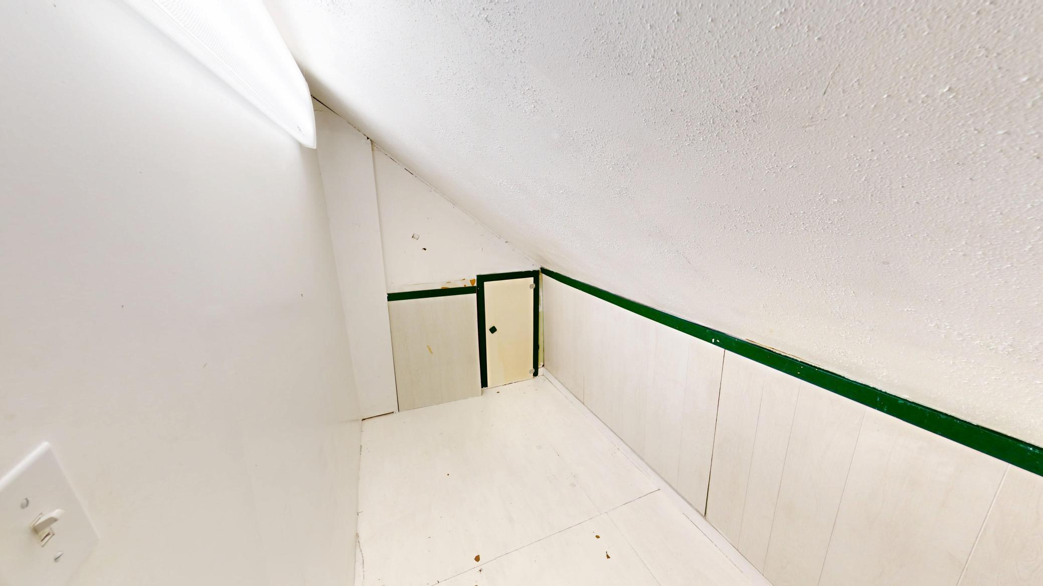 Upper storage