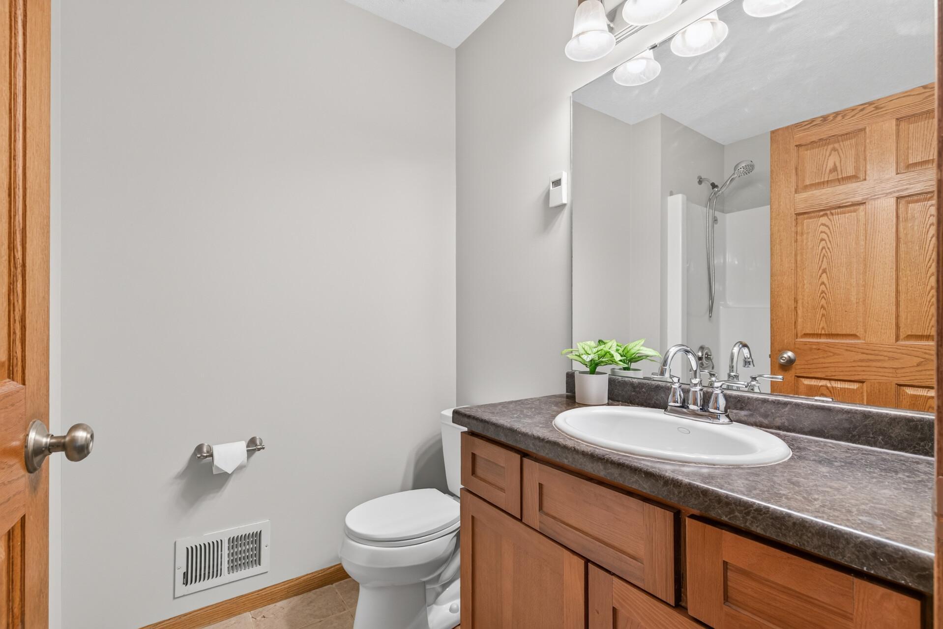 Upper level 3/4 bathroom