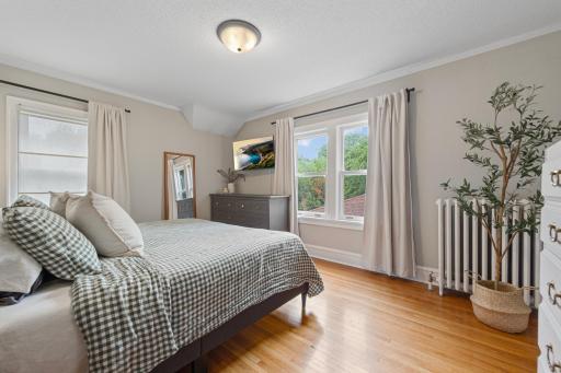 35 main bedroom.jpg