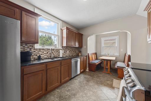 24 kitchen.jpg