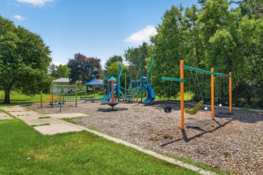 Sunnyside Park is just steps away, complete with a playground