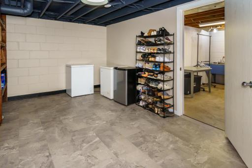 11 16th Avenue N, Hopkins, MN 55343