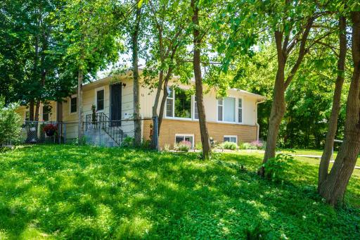 11 16th Avenue N, Hopkins, MN 55343