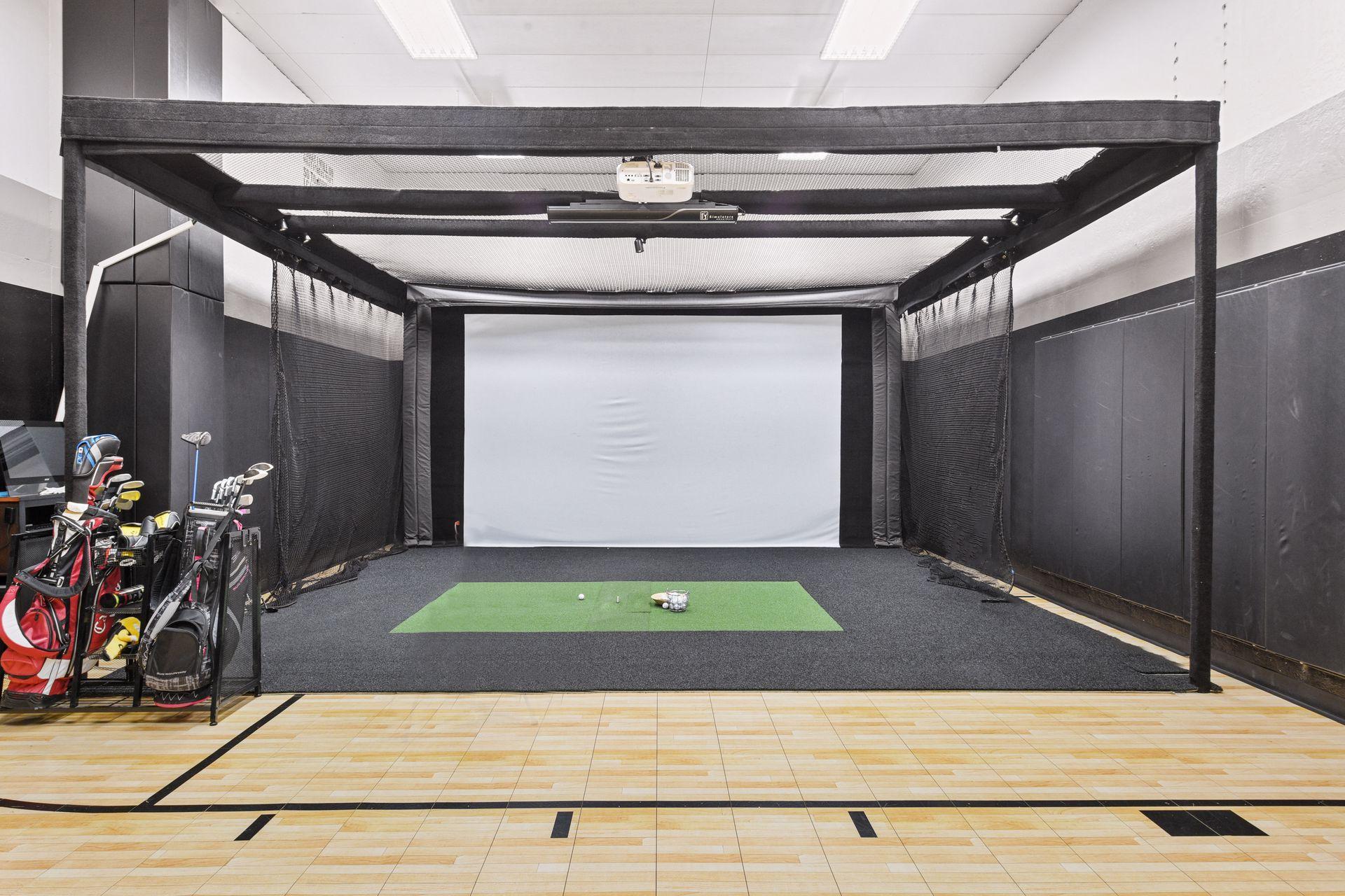 Full Sport Court w: "About Golf" Sim