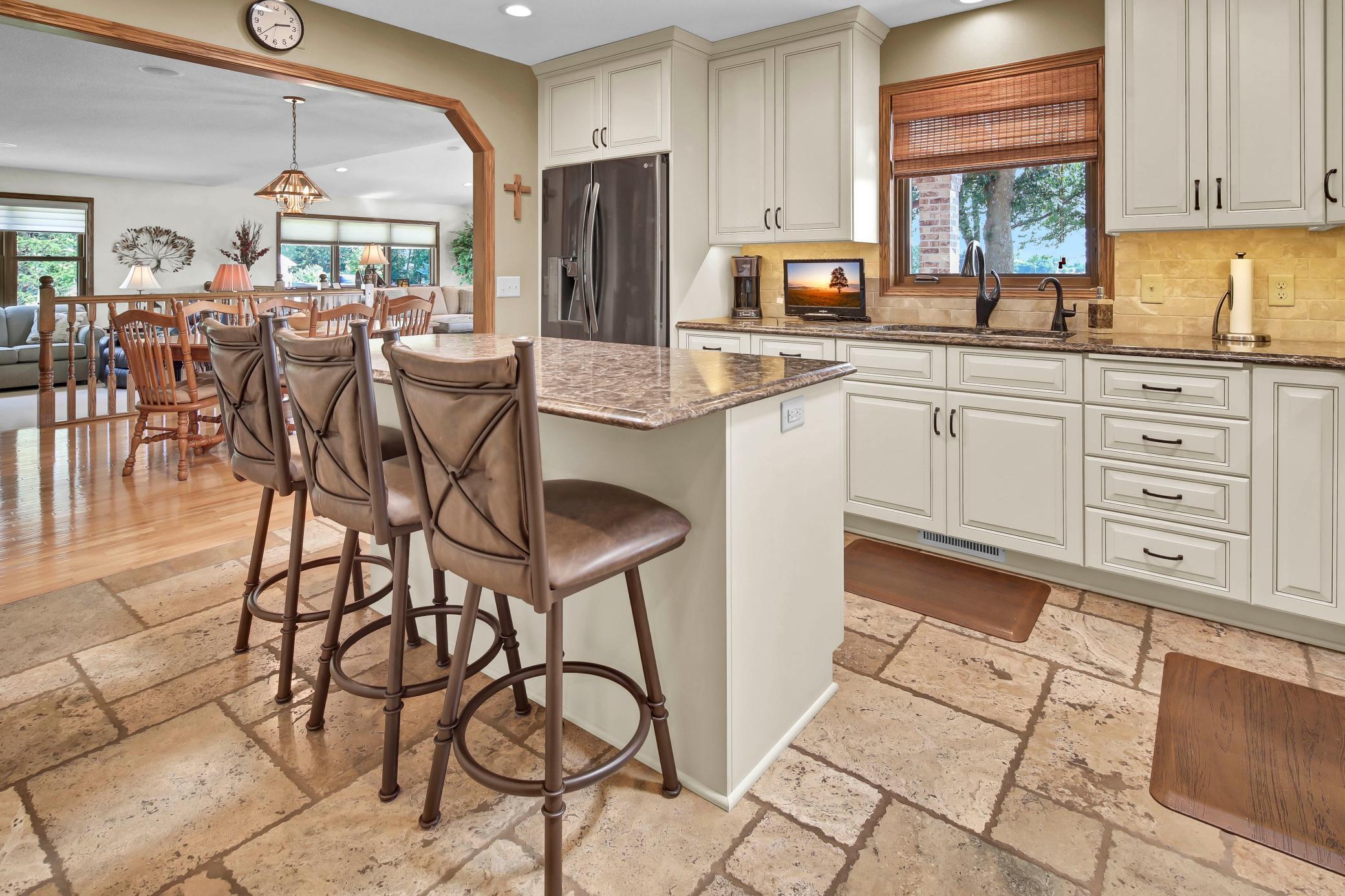 Center island, cabria countertops