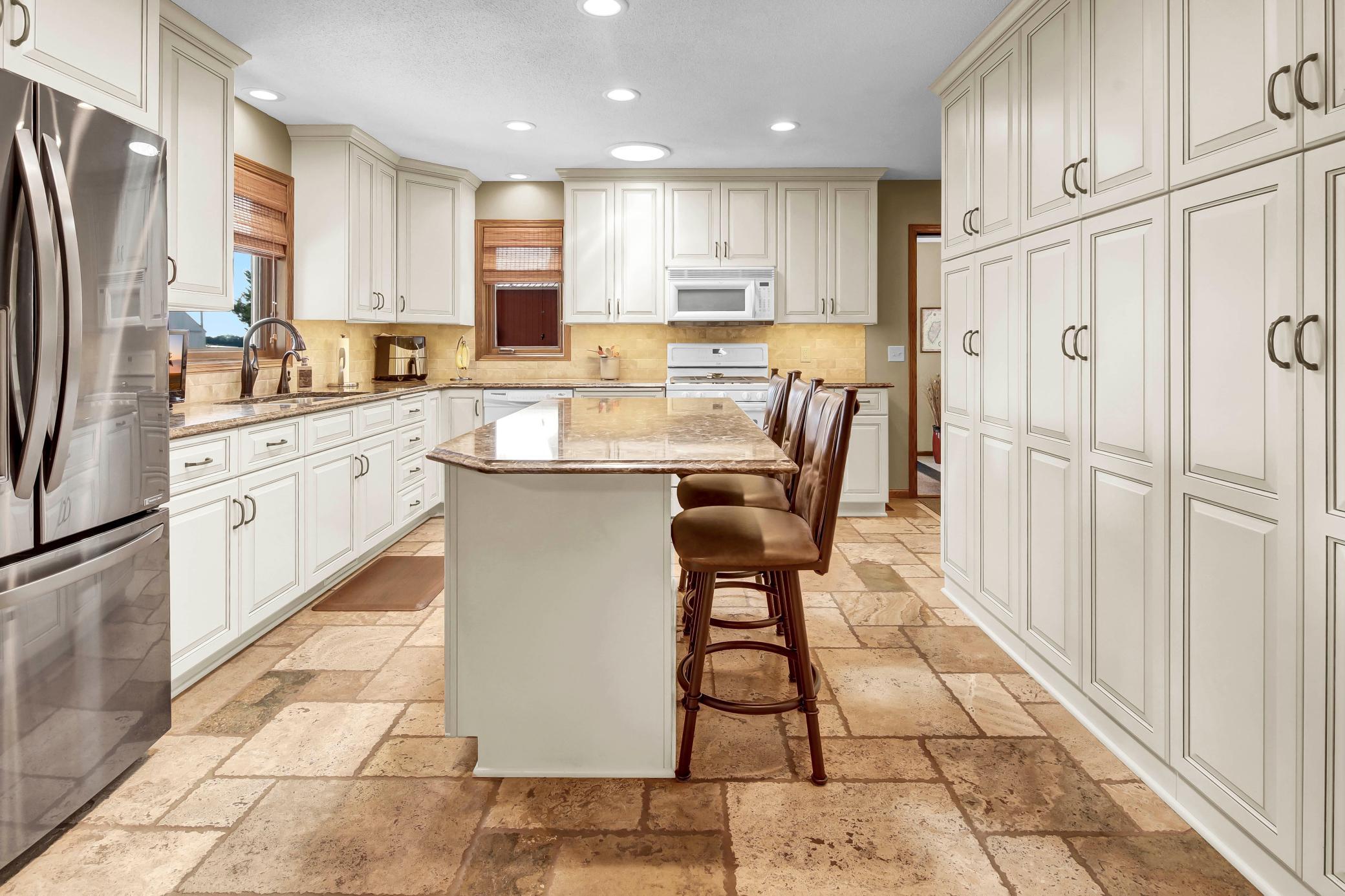 Ample storage for all your kitchen accessories