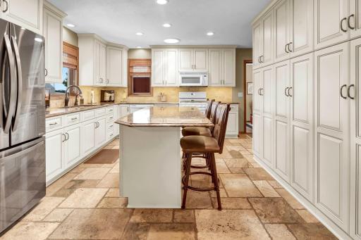 Ample storage for all your kitchen accessories