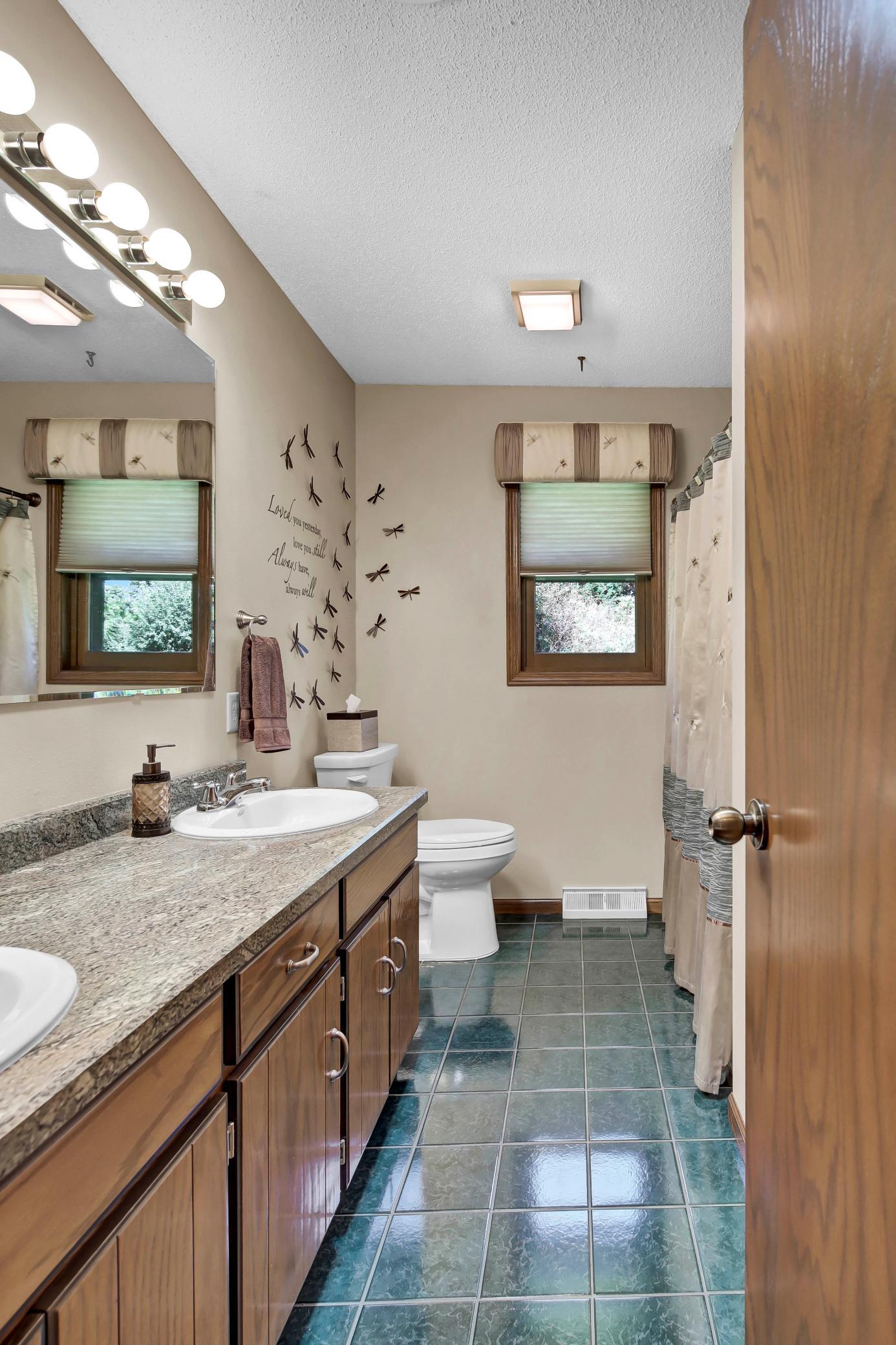 Main level full bathroom