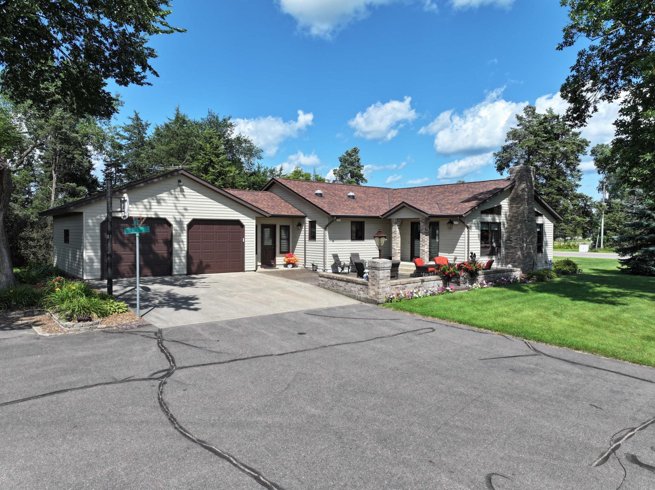 Your country dream home awaits!