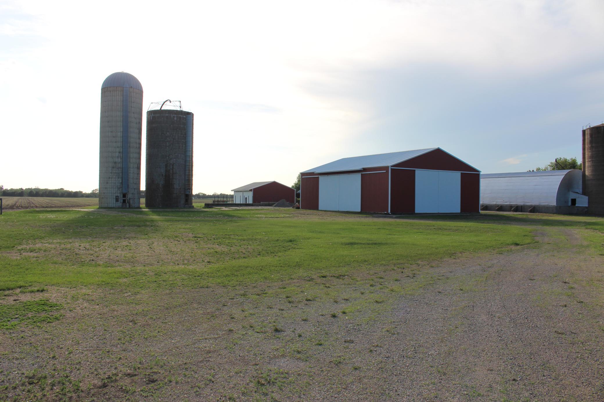 2 Additional outbuildings included!