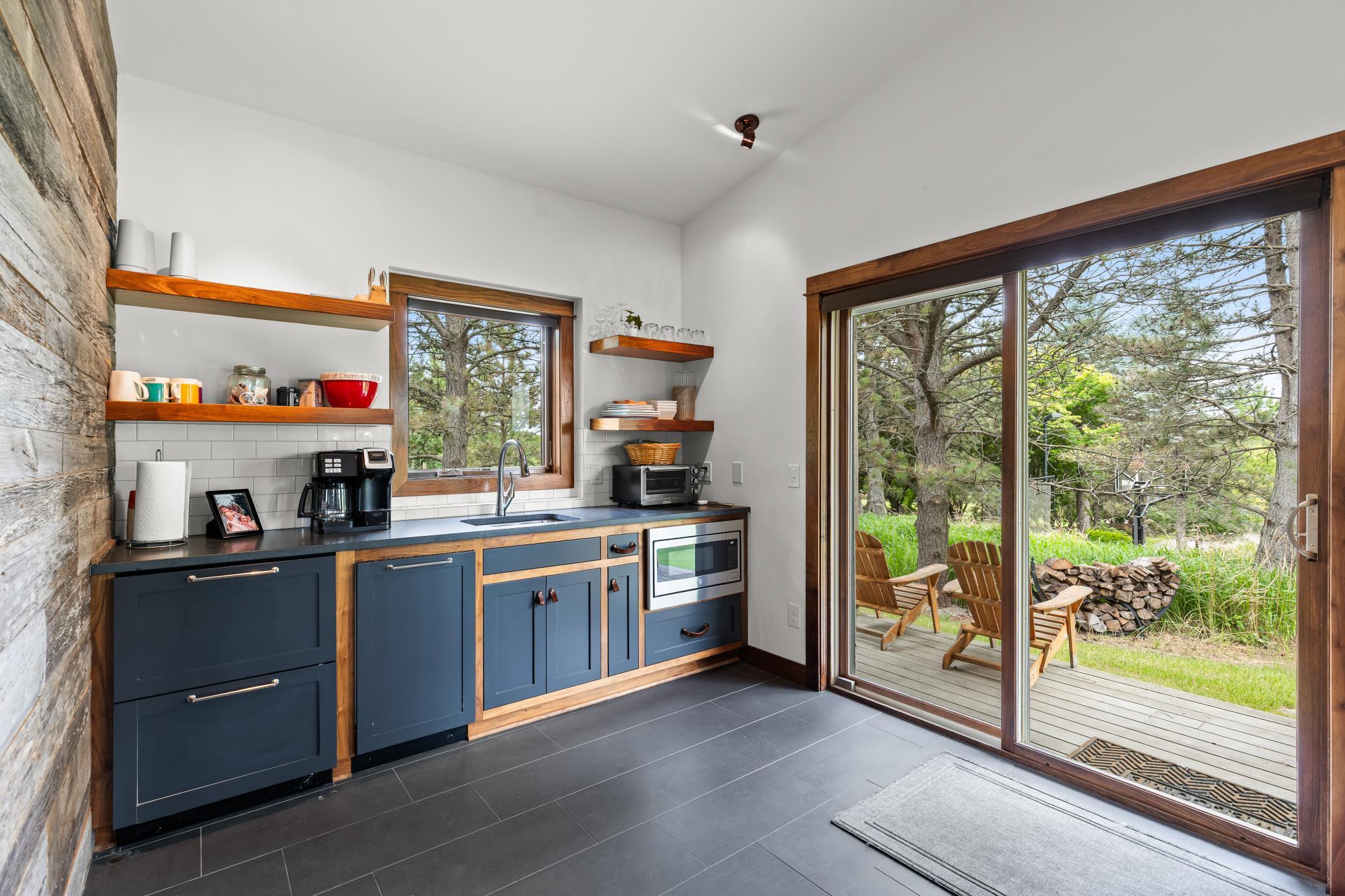 Perfectly situated guest house with a kitchenette for your guests ,family overflow, or simply a self retreat