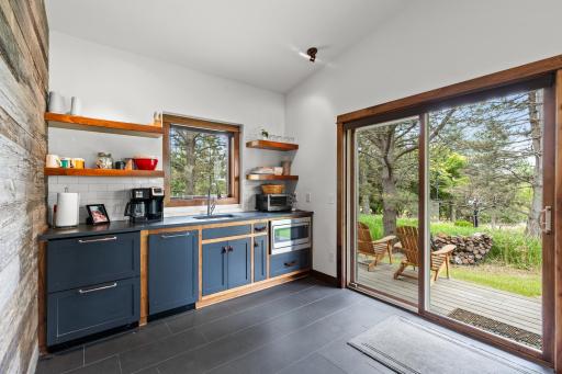 Perfectly situated guest house with a kitchenette for your guests ,family overflow, or simply a self retreat