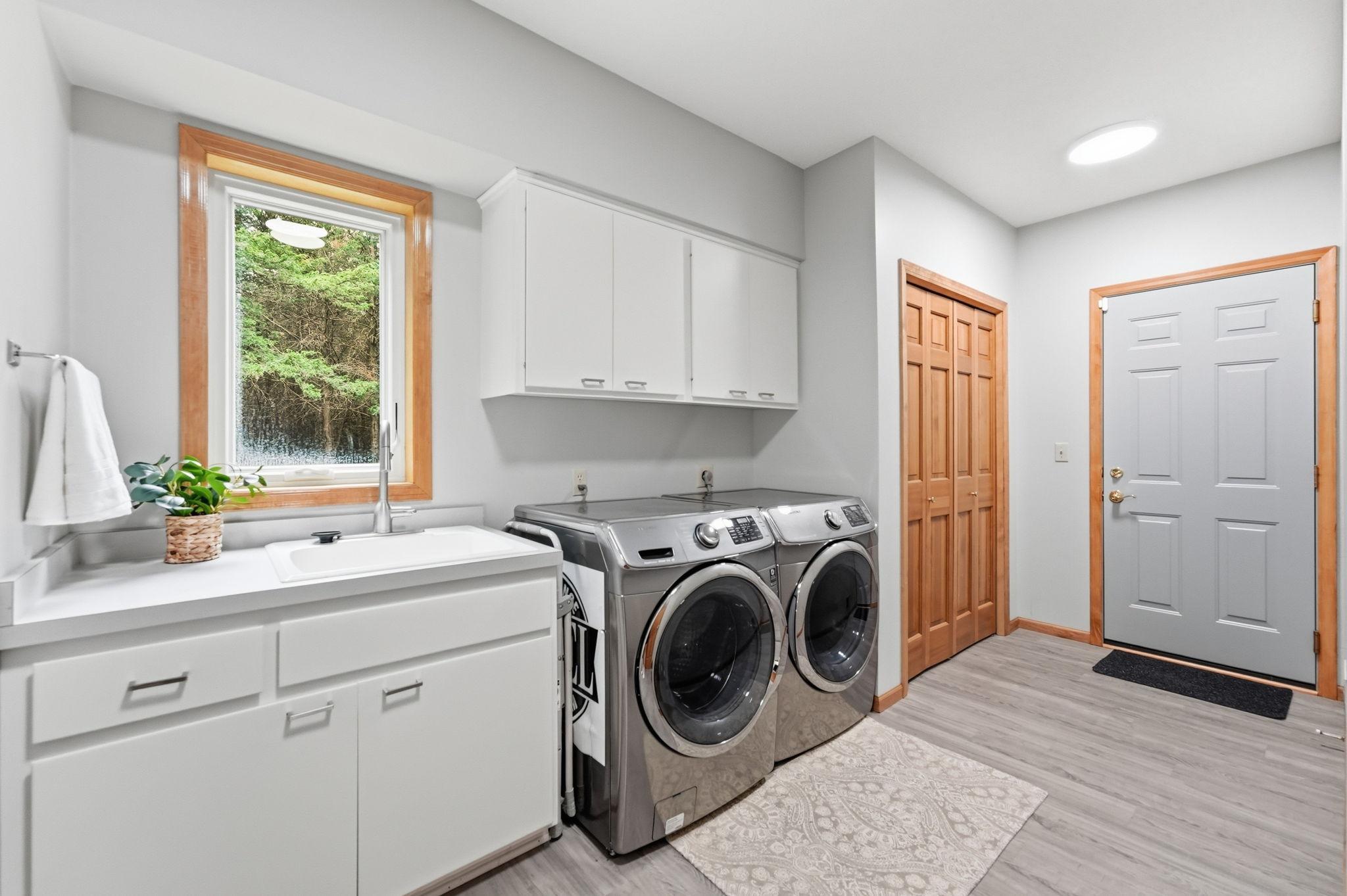 Spacious mudroom / laundry room.
