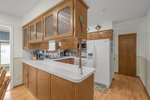 Great kitchen with lots of light and cabinets