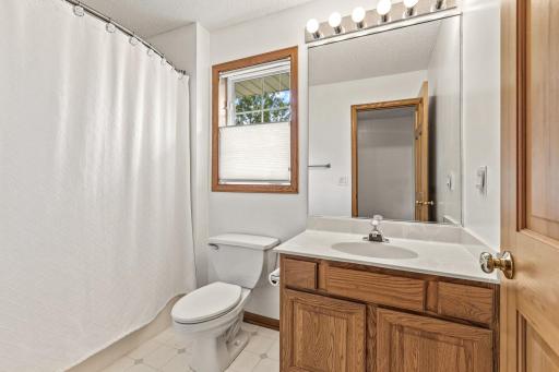 Upper level full bath for those using the upper level bedrooms to share.