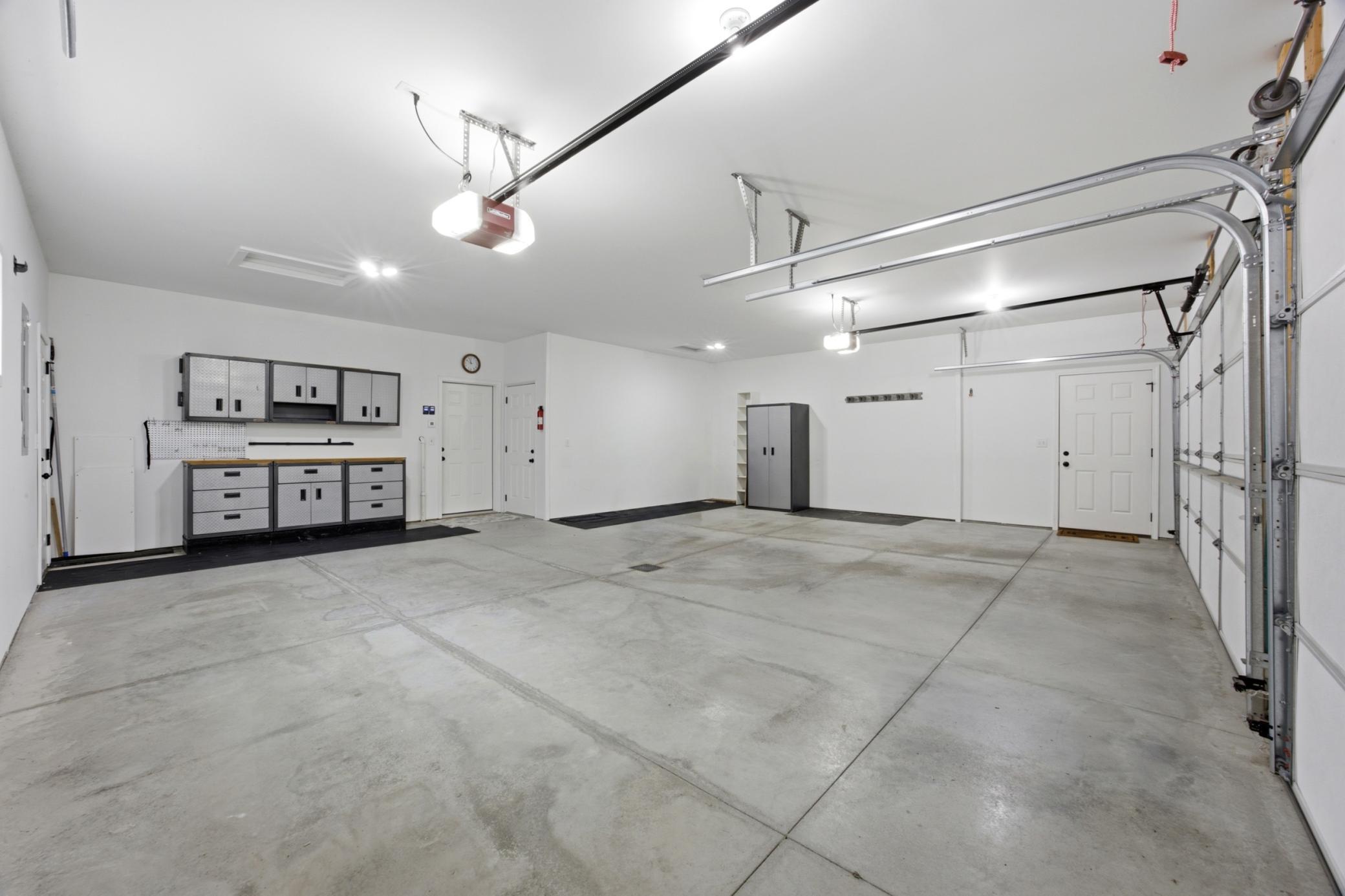 3-Stall Garage