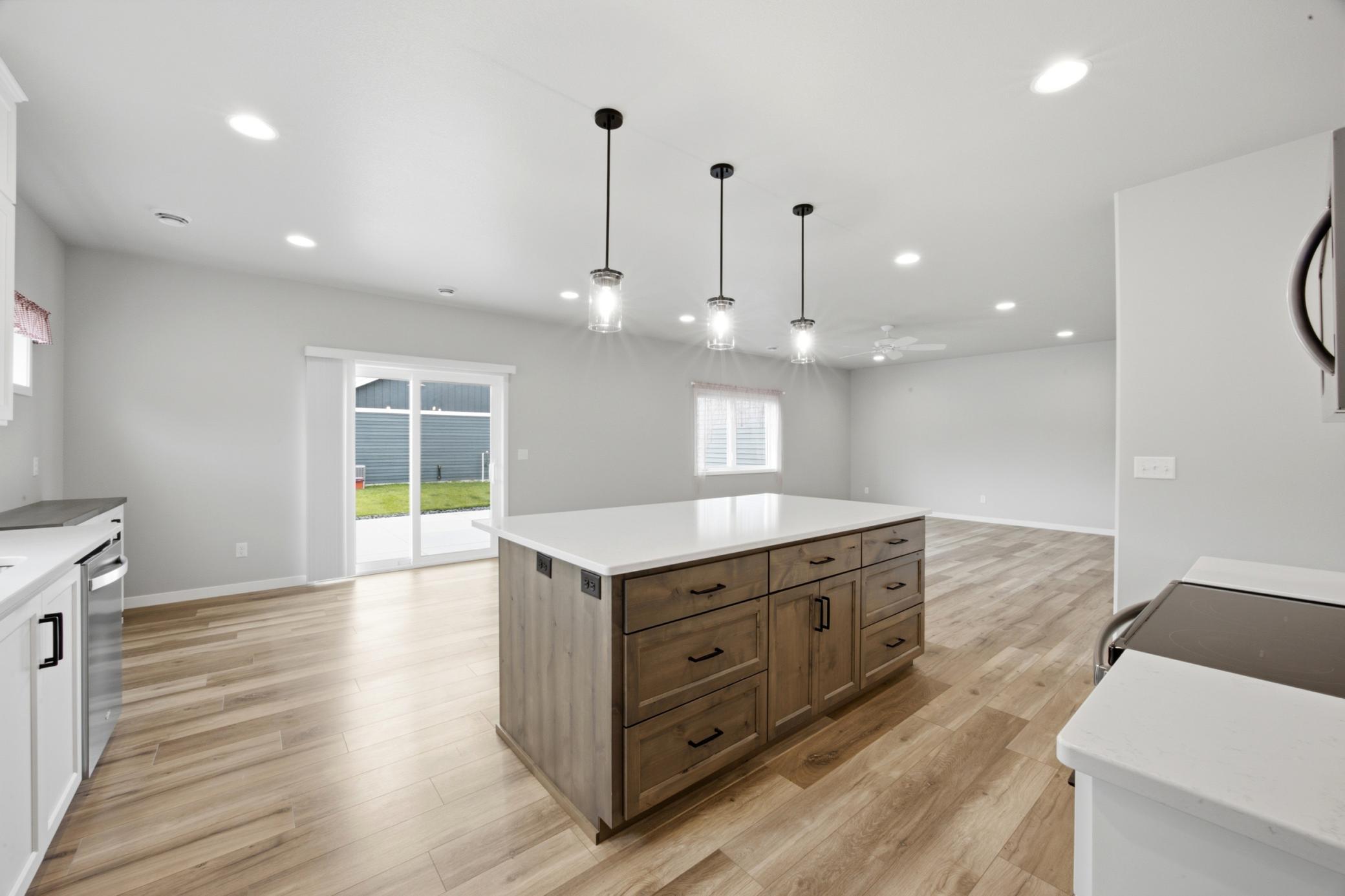 Kitchen / Dining Area