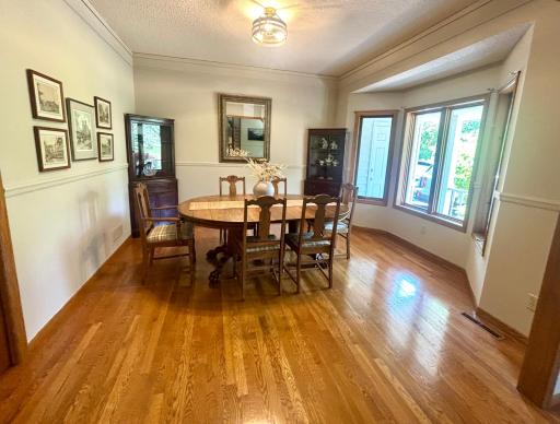 Entertainment sized dining room