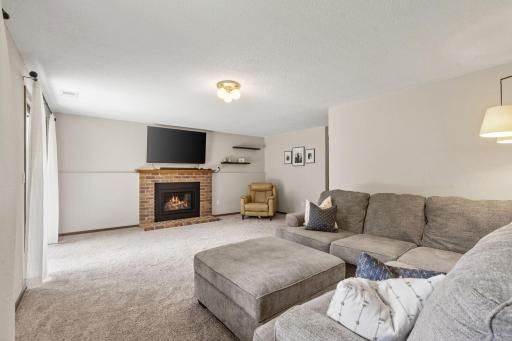 Lower Level Family Room - 4543 Margaret St-36.jpg