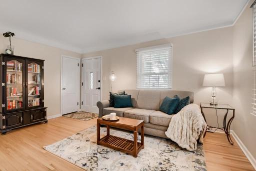 3044 Idaho Ave S - MLS Sized - 003 - 03 Living Room.jpg