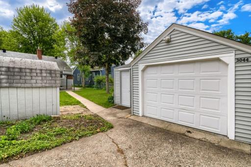 3044 Idaho Ave S - MLS Sized - 019 - 19 Garage.jpg