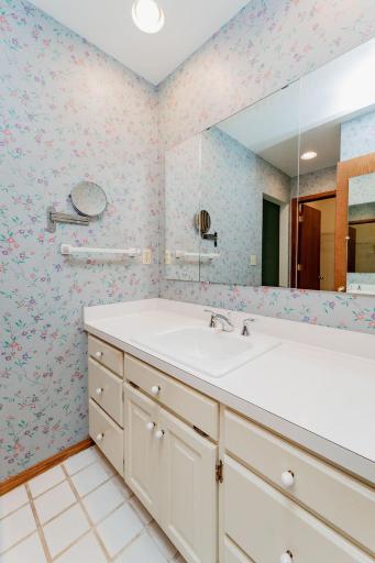 2536 University Drive S, D, Fargo, ND 58103